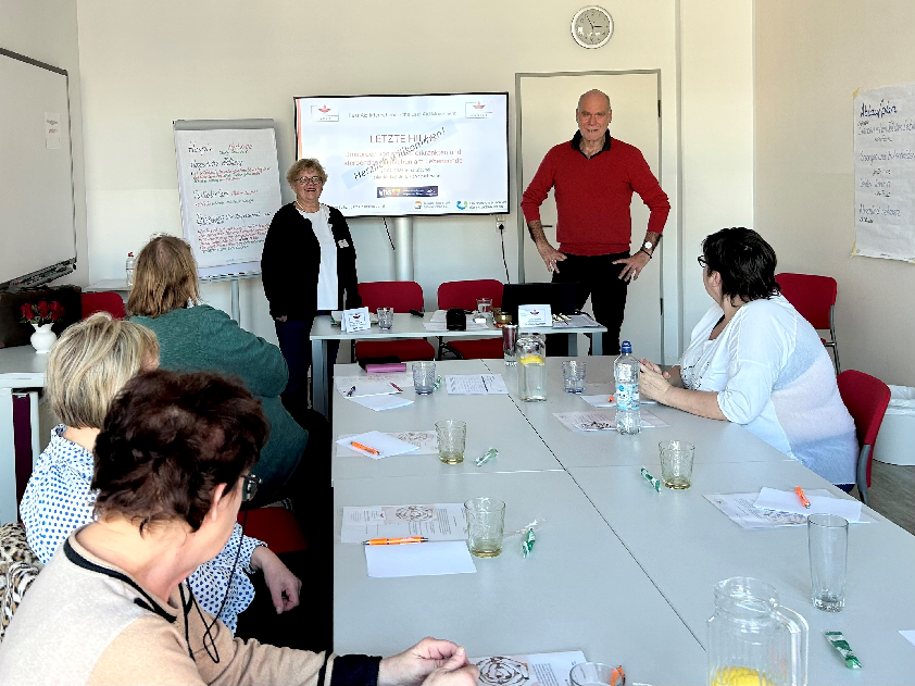 Letzte Hilfe Kurs mit den Kursleitenden Heike Janke und Dr. Ulrich Spielmann (Foto: Dr. Ulrich Spielmann)
